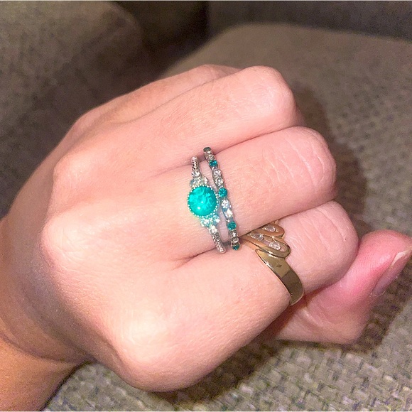 Green Rhinestone Ring Set. NWOT - Picture 4 of 5